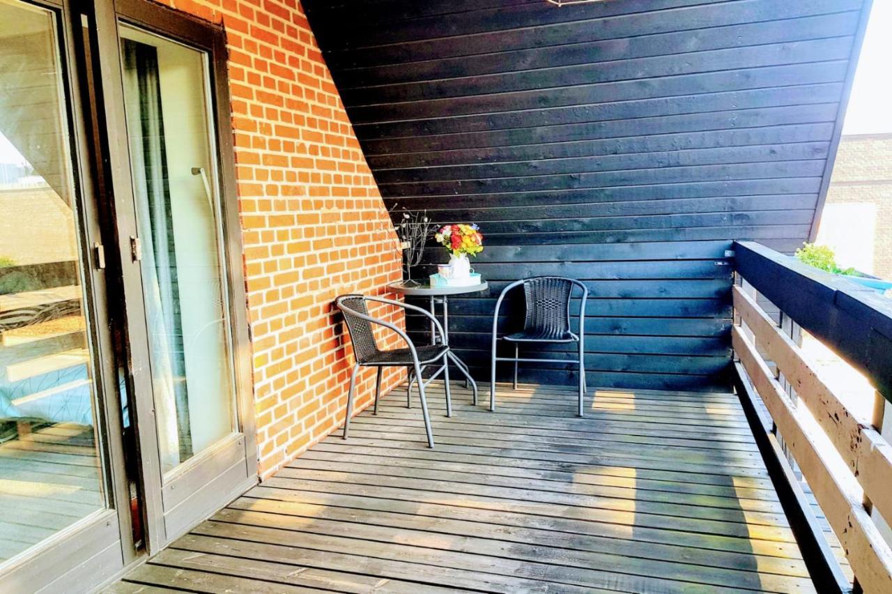 5 Minute Walk To Lego - 2 Bedrooms Loft Floor With Balcony 比隆 外观 照片
